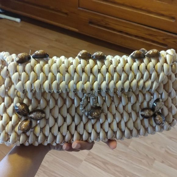 Handmade Shell Pouch - Picture 6 of 8